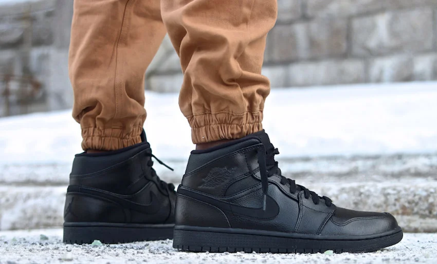 triple-black-jordan-1-retro-on-feet.jpg triple-black-jordan-1-retro-on-feet.jpg